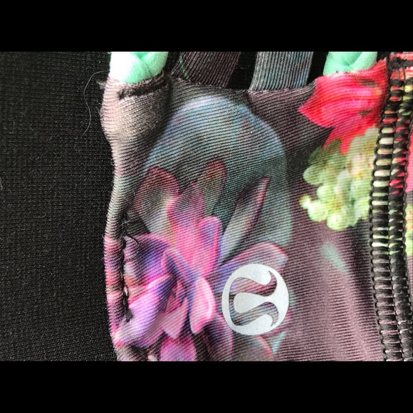 Lululemon Sports Bra, size 6, halter - Picture 2 of 6